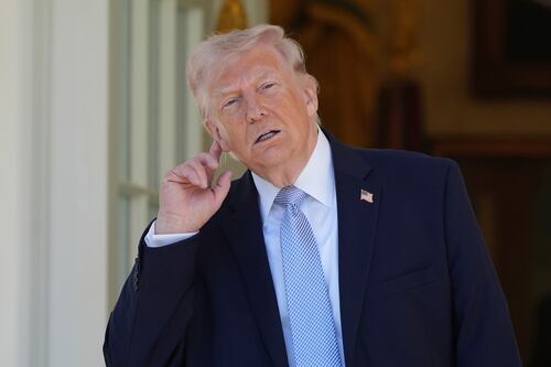 Iran, ultimatum in scadenza stanotte. Ma Trump potrebbe prorogarlo: “Se vede un accordo…”