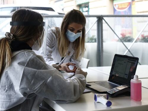 Covid, come cambia la quarantena per chi non ha i sintomi. Il nodo del test negativo