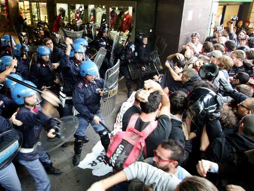 Milano: cariche e tafferugli al corteo degli studenti