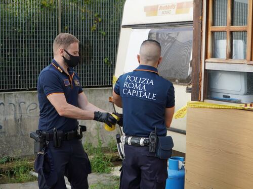 Roma, sgomberato il campo rom "La Monachina"