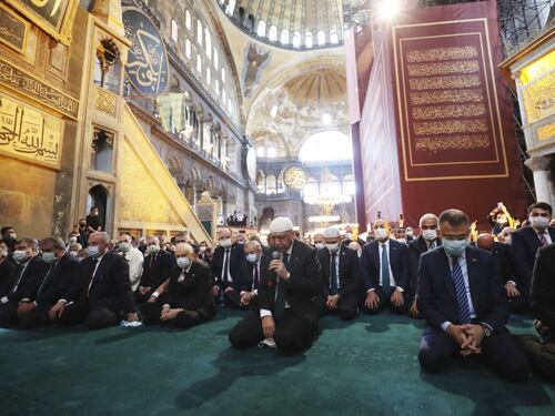 Turchia, da oggi si pagherà un biglietto per entrare a Santa Sofia: rivoluzione di Erdogan