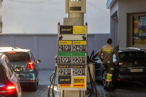 Caro-carburanti, il governo ora punta su Q8: la mossa diplomatica con il Kuwait per estendere il price cap