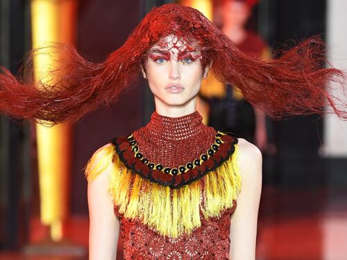 Il make-up del futuro sfila in passerella