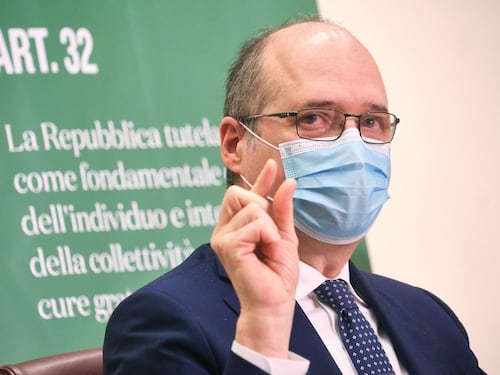 Nessuna quarta dose, Magrini lancia il vaccino annuale