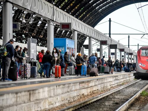 Niente treni dopo il 12 dicembre. Sul Natale l'ombra del lockdown