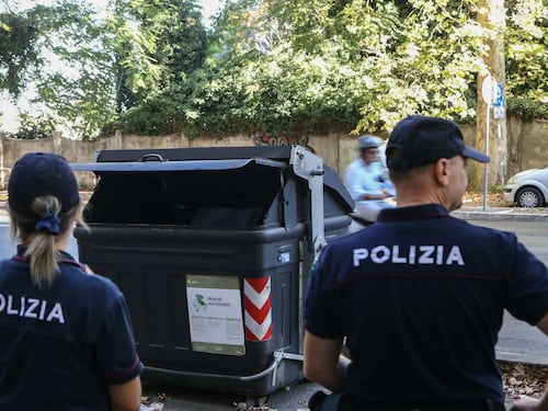Donna fatta a pezzi con un'ascia e gettata nei cassonetti, il fratello confessa: "L'ho uccisa io"