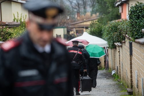 Anguillara, caccia alla verità dal Gps di Carlomagno. Il figlio resta con i nonni
