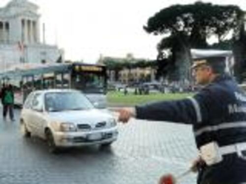 Troppo smog. Automobilisti multati al volo