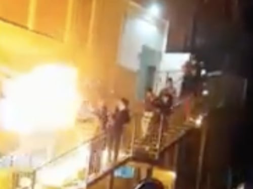 Rivolta ad Agrigento, i migranti danno fuoco a tutto. Meloni e Salvini: ecco il video che inchioda Conte