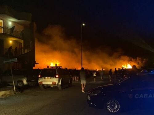 Non solo Sardegna: incendi e roghi anche a Roma. Le fiamme dopo la festa con i fuochi d'artificio