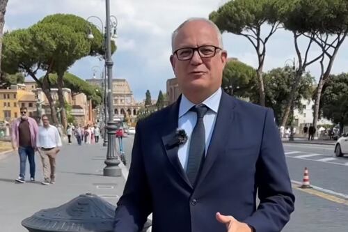 Roma, Gualtieri presenta i "Cestò" ma il video scatena il putiferio: "Dimettiti"