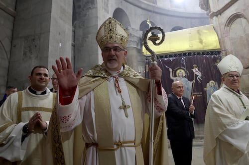 Israele non fa entrare il cardinale Pizzaballa al Santo Sepolcro. Meloni: offesa ai credenti
