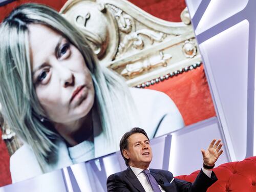 Elezioni 2027, è duello Meloni-Conte. Non c'è più posto per i secondi
