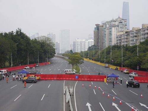 Covid, record di contagi e lockdown a tappeto in Cina. E i Mondiali in Qatar scatenano la frustrazione