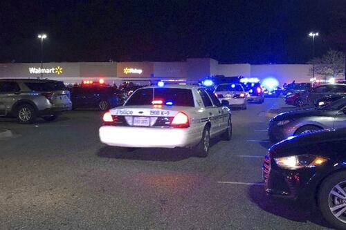 Stati Uniti, sparatoria con morti e feriti in un supermercato Walmart