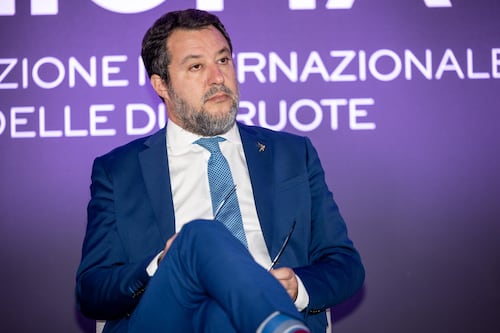 Matteo Salvini risponde alle minacce di morte sui muri di Milano
