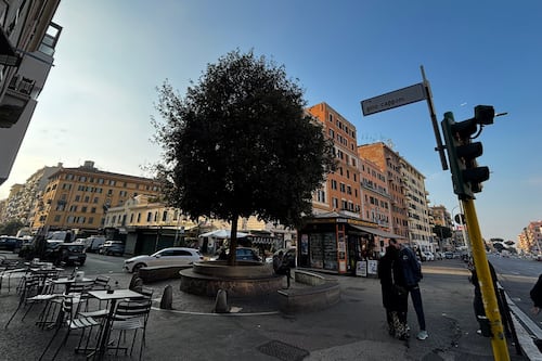 Il papocchio della toponomastica: Piazza dell'Alberone divisa in due quartieri