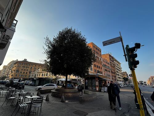 Il papocchio della toponomastica: Piazza dell'Alberone divisa in due quartieri