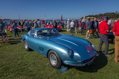 L'auto sfila a Monterey