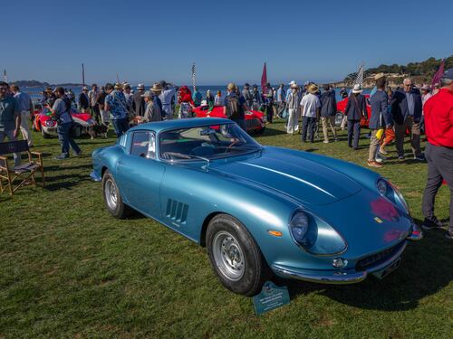 L'auto sfila a Monterey
