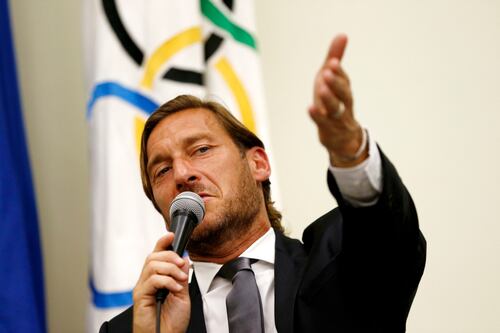 "Capitano a casa sua". Valanga di messaggi per Totti