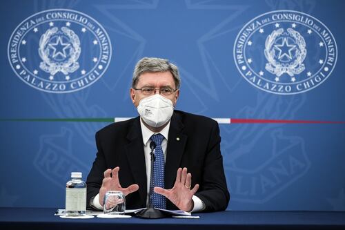 Regalo di Giovannini ai lavoratori del Ministero: pioggia di milioni su dipendenti e funzionari