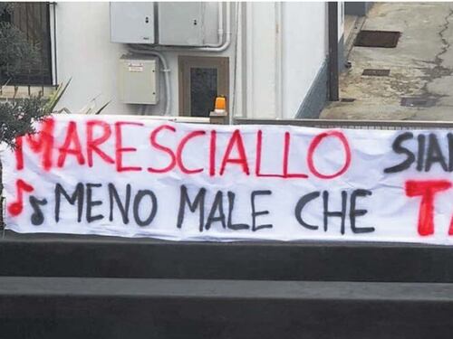 Cori e striscioni sulle foibe, i vip rossi in piazza fanno i vaghi: "Non ho sentito", "Non parlo"