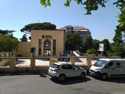 Assalto al portavalori, sparatoria davanti alla banca Bnl a Frascati