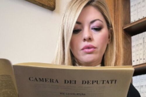 Boccia, "foto manipolate e presenza simulata": la strategia per fare pressione