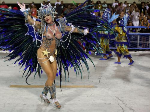 Parata di bellezze al Carnevale di Rio