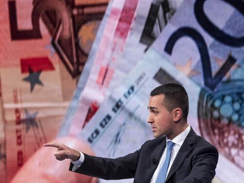 Di Maio fa dietrofront: "Non è più il momento di uscire dall'euro"