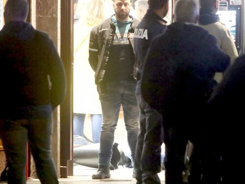 Roma, rapina a colpi di pistola nel bar-tabacchi: muore bandito