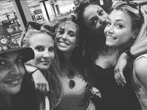 Temptation Island, giallo sul selfie: Selvaggia Camilla e Valeria in aeroporto da sole