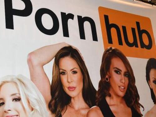 Dieci Ong vogliono chiudere il porno online: congelate i pagamenti