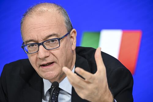 Comparto Istruzione e ricerca, via libera al contratto. Valditara: "Prosegue il nostro impegno"