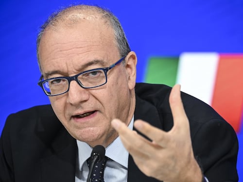 Comparto Istruzione e ricerca, via libera al contratto. Valditara: "Prosegue il nostro impegno"
