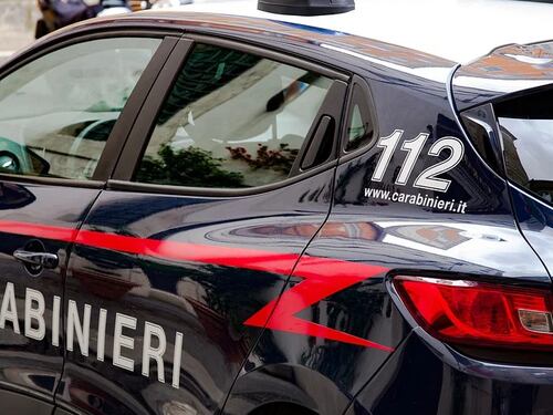 Uccide la moglie a coltellate davanti ai figli. Femminicidio nel Bresciano