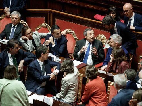 Addio al governo Draghi, l'ultima richiesta: rinviare a stamattina la salita al Colle