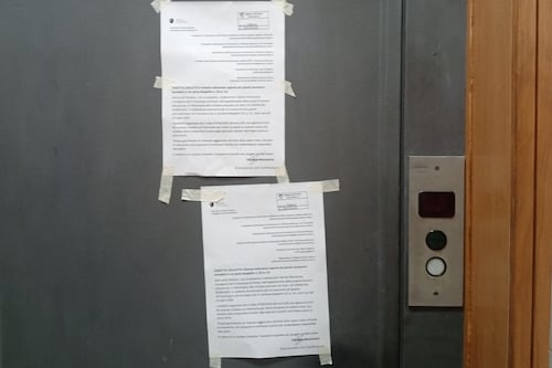 Casal Bruciato, anziani ostaggio dell'ascensore rotto