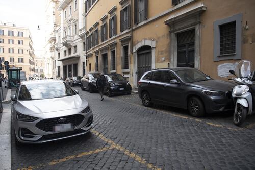 Giungla parcheggi, in Ztl sempre più strisce gialle (gratis). Romani esasperati
