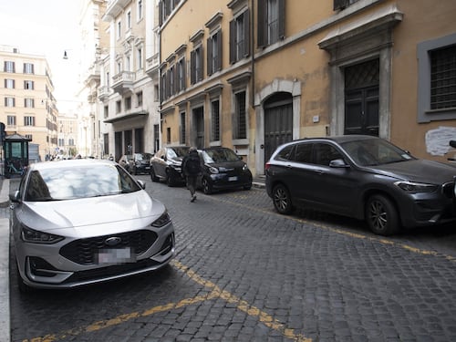 Giungla parcheggi, in Ztl sempre più strisce gialle (gratis). Romani esasperati