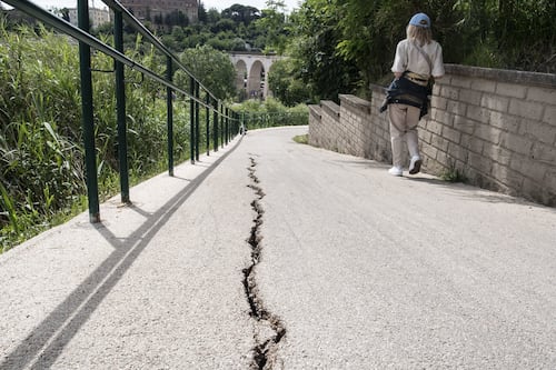 Crepe sulla ciclabile rifatta un anno fa. Cosa succede a Monte Ciocci