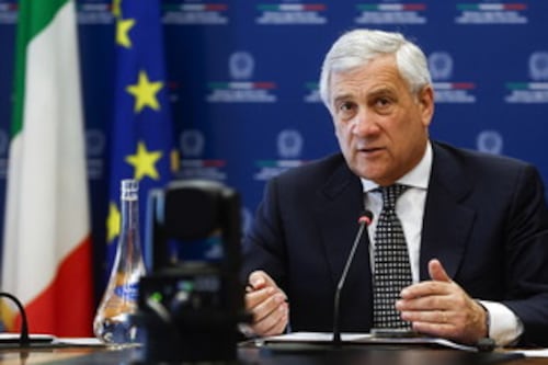 Iran, Tajani: "L'apertura dello Stretto di Hormuz sarà graduale, lavoriamo per far uscire le navi italiane"
