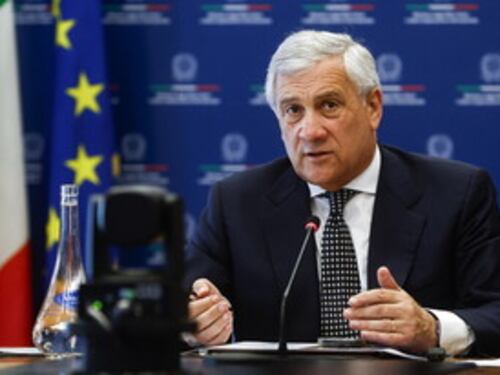 Iran, Tajani: "L'apertura dello Stretto di Hormuz sarà graduale, lavoriamo per far uscire le navi italiane"