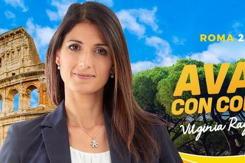 La Raggi si inginocchia ai cinesi, la svista sul profilo Twitter è clamorosa