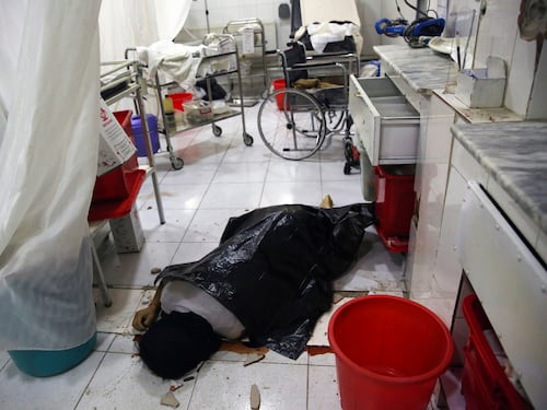 Strage di mamme e neonati in un ospedale pediatrico a Kabul: l'Isis fa 15 morti
