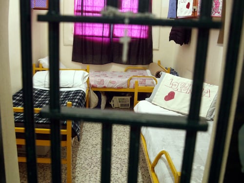 Sesso in carcere, ora per i detenuti arrivano le casette dell'amore