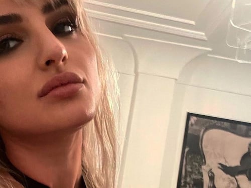 Arisa scatena Rocco Siffredi, la foto erotica fa scattare la proposta indecente