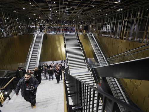 Roma, le nuove stazioni metro sono senza rete: sui binari segnale totalmente assente