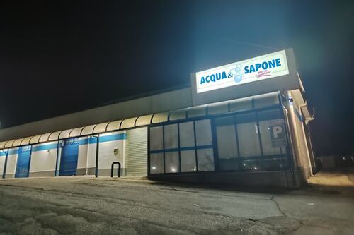 Laurentina, assalto a mano armata al negozio "Acqua e sapone": fermati i rapinatori
